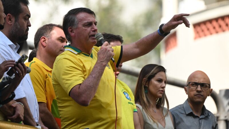 Bolsonaro reúne milhares na Paulista, cobra freio a Moraes e repete pedido de anistia do 8/1