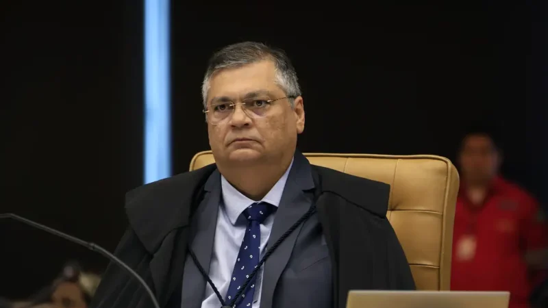 Dino revoga liminar e libera leilão de três lotes da Sanepar