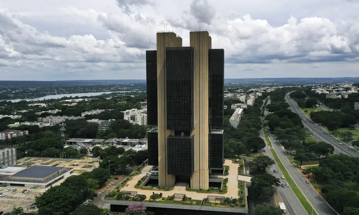 Economistas preveem que Copom elevará Selic em 0,25 ponto nesta semana e aumentam previsão do PIB no ano