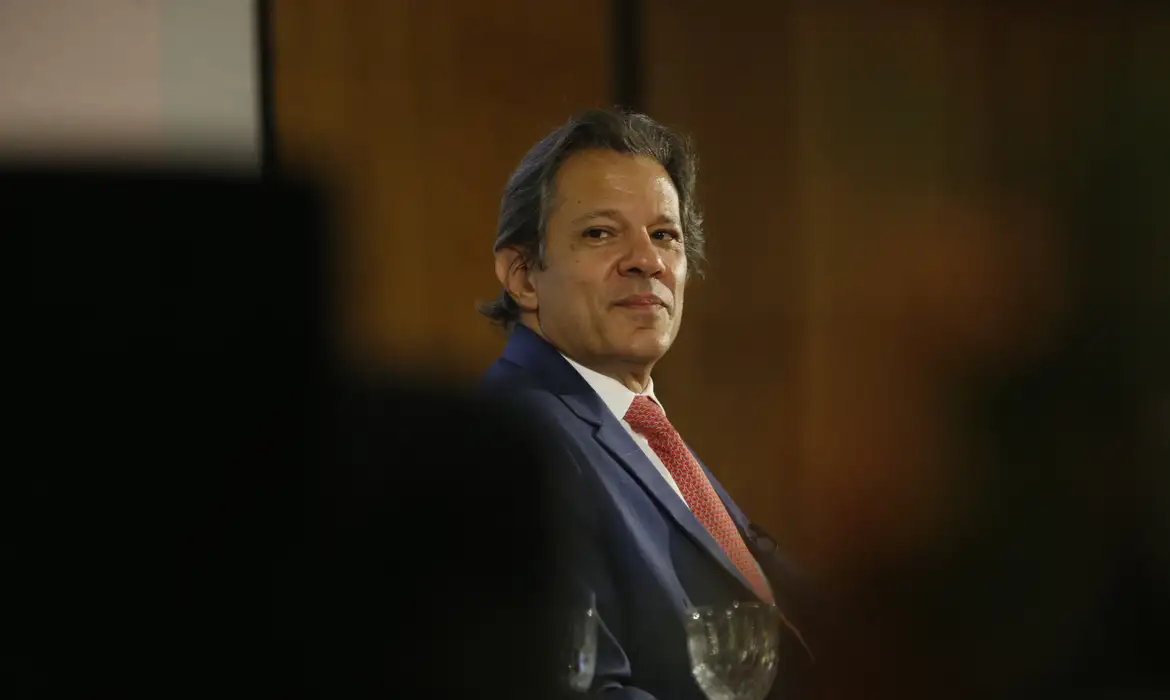 Bancos defendem limite no Pix para pagamentos de bets em reunião com Haddad