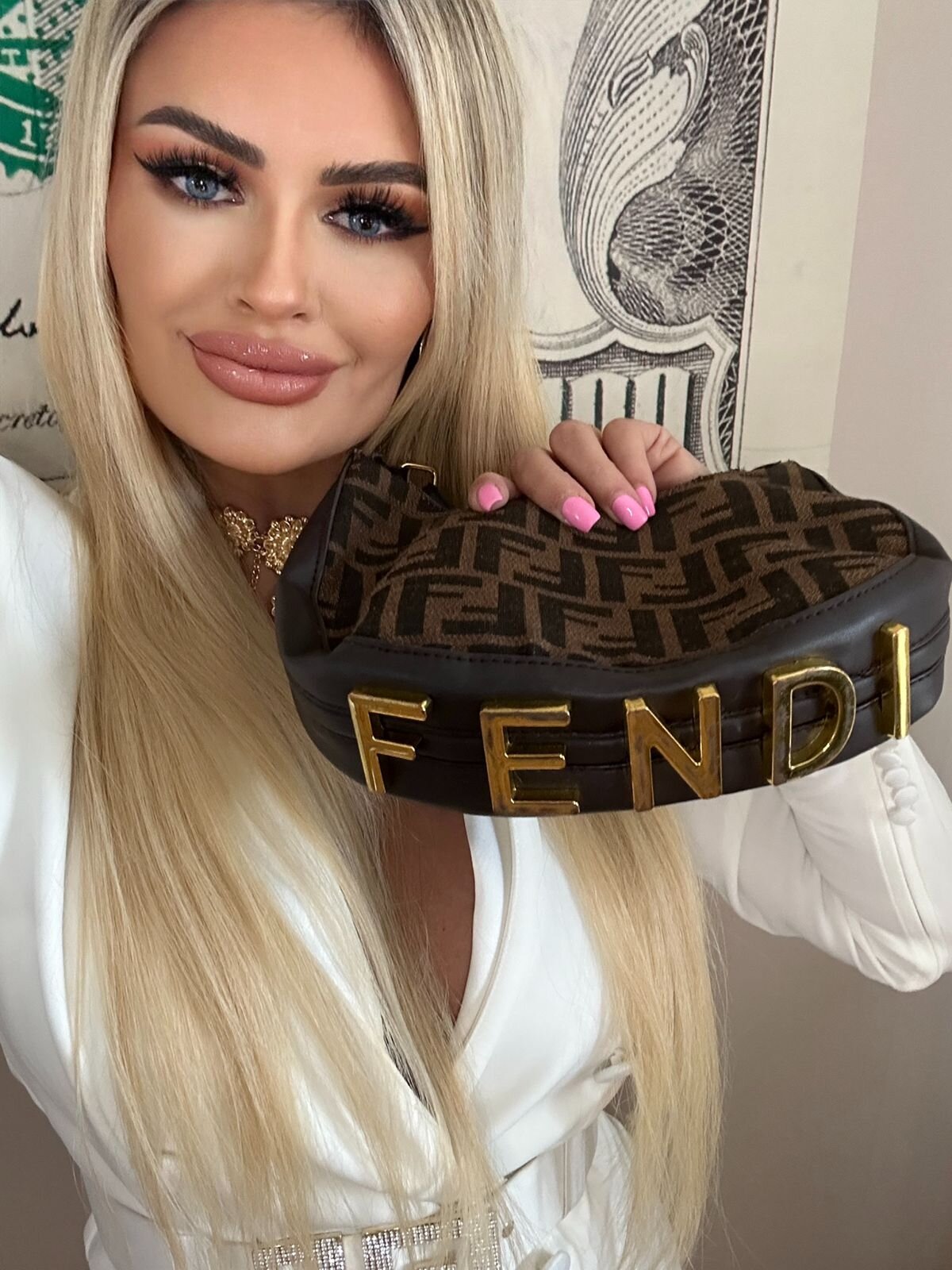 Influencer Marina Smith bloqueia amiga nas redes sociais após ganhar réplica de bolsa Fendi de presente: “Cortei relações”